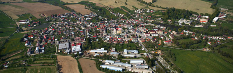 úvodní obrázek - město - letecký pohled